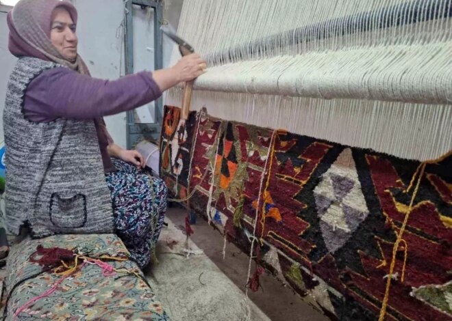 Kadınlar Geleneksel Kilim Dokumayı Yaşatıyor